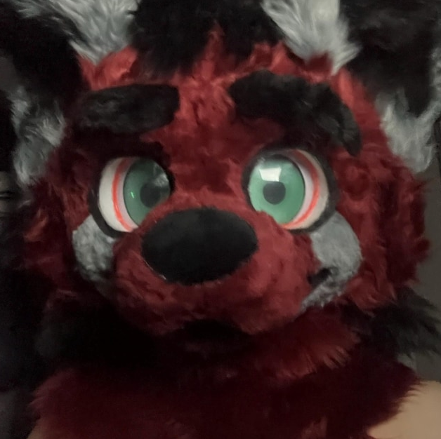 mmmyes's fursuit